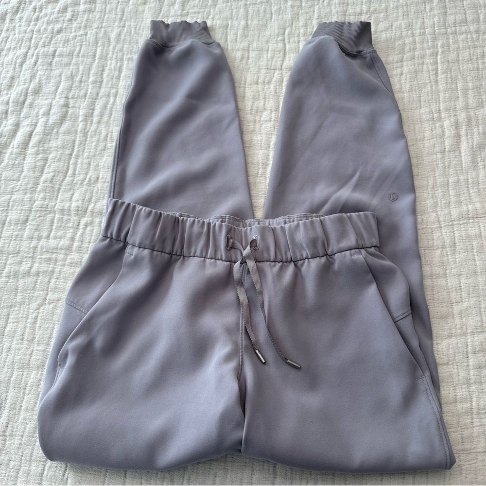 Lululemon On The Fly Jogger Pants Women's Size 4 Travel Light Purple